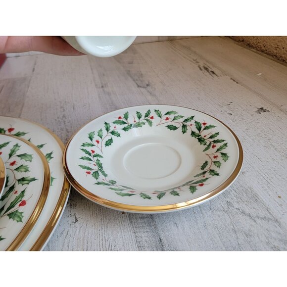 Lenox Mistletoe 5 piece holiday setting Xmas home decor collectible plate cup - Picture 8 of 9